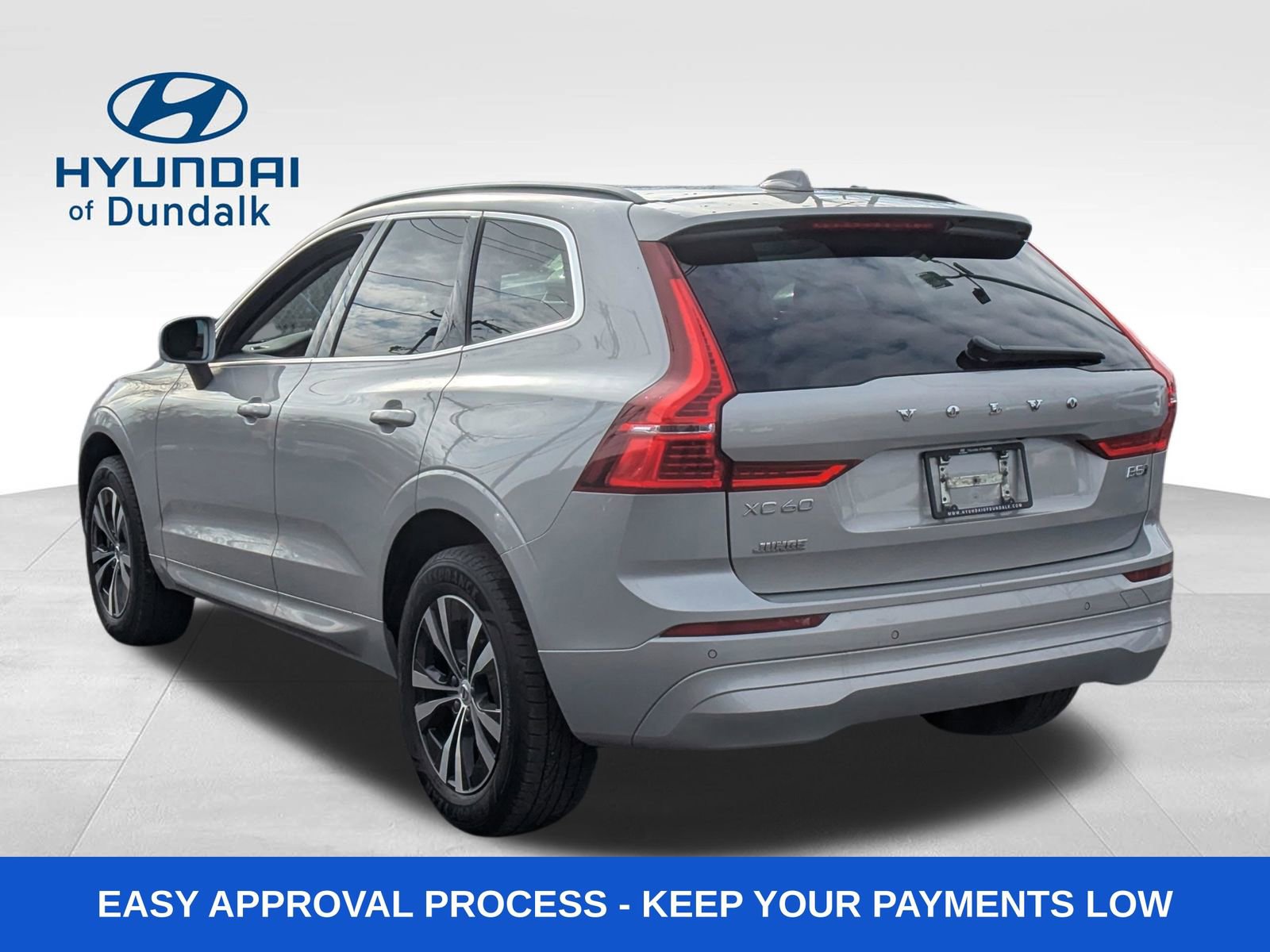 Used 2023 Volvo XC60 B5 Core image 3
