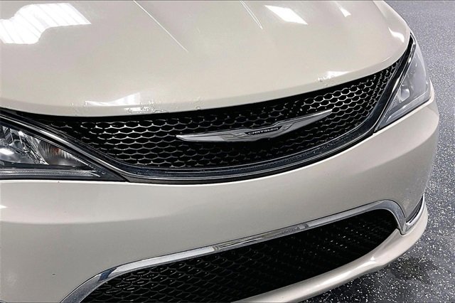 Used 2017 Chrysler Pacifica Touring-L image 28