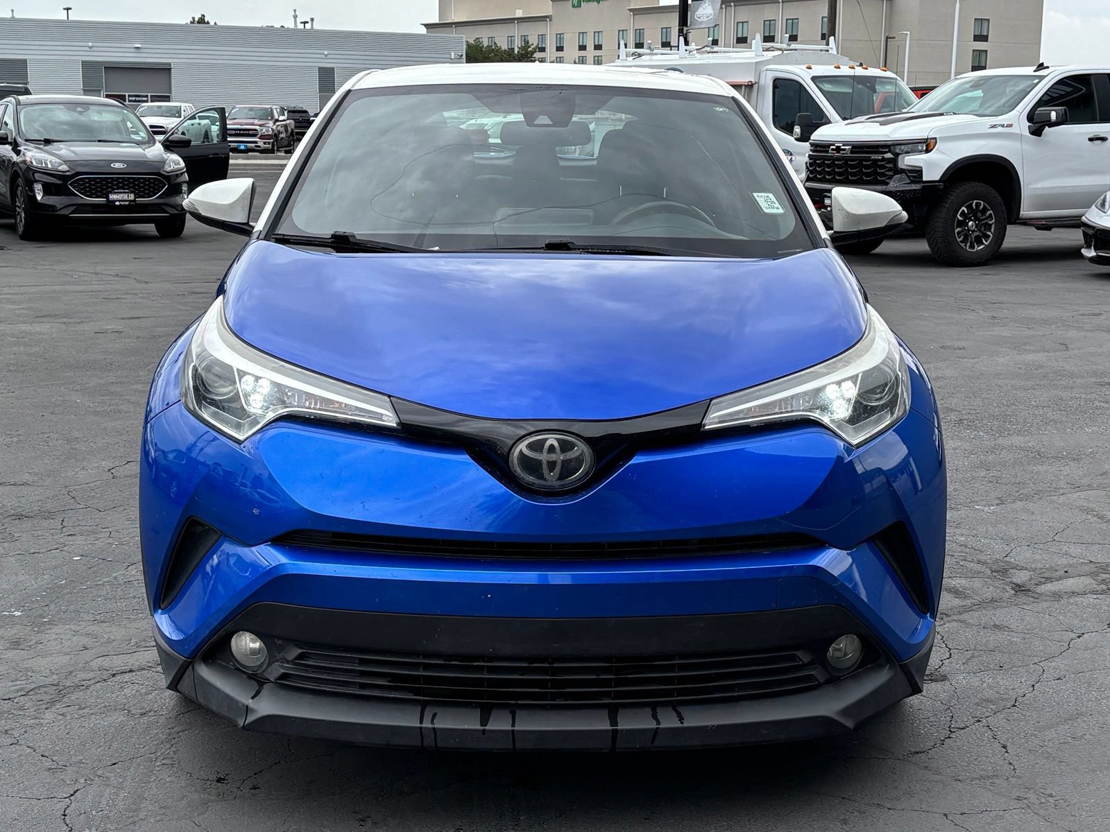 Used 2018 Toyota C-HR XLE FWD image 2