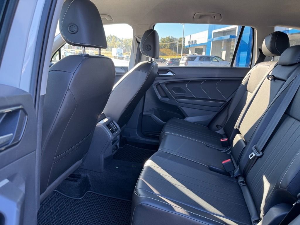 Used 2024 Volkswagen Tiguan SE image 12