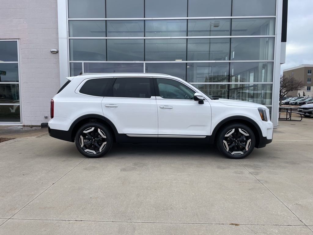 New 2025 Kia Telluride S image 4