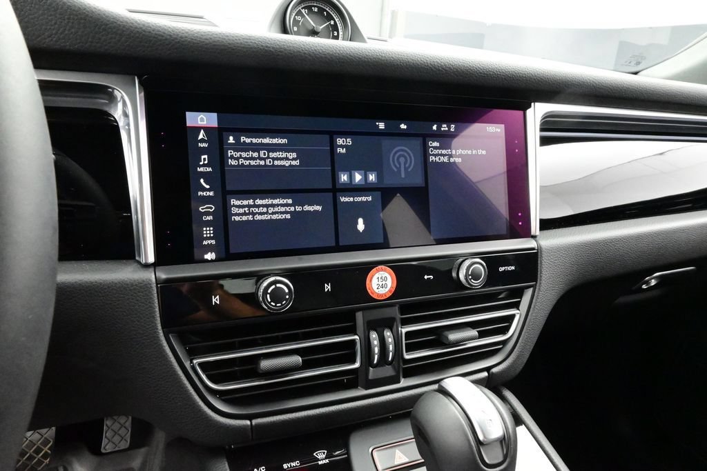 Certified 2025 Porsche Macan AWD/4WD image 10