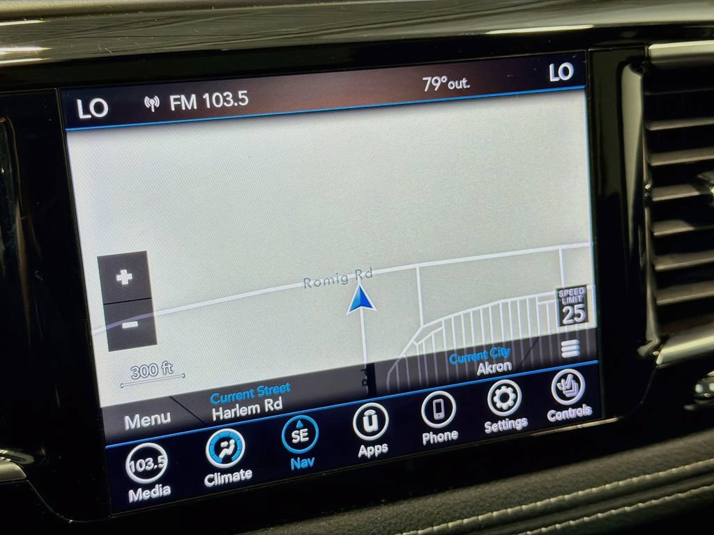Used 2019 Chrysler Pacifica Limited w/ S Appearance Package FWD image 14