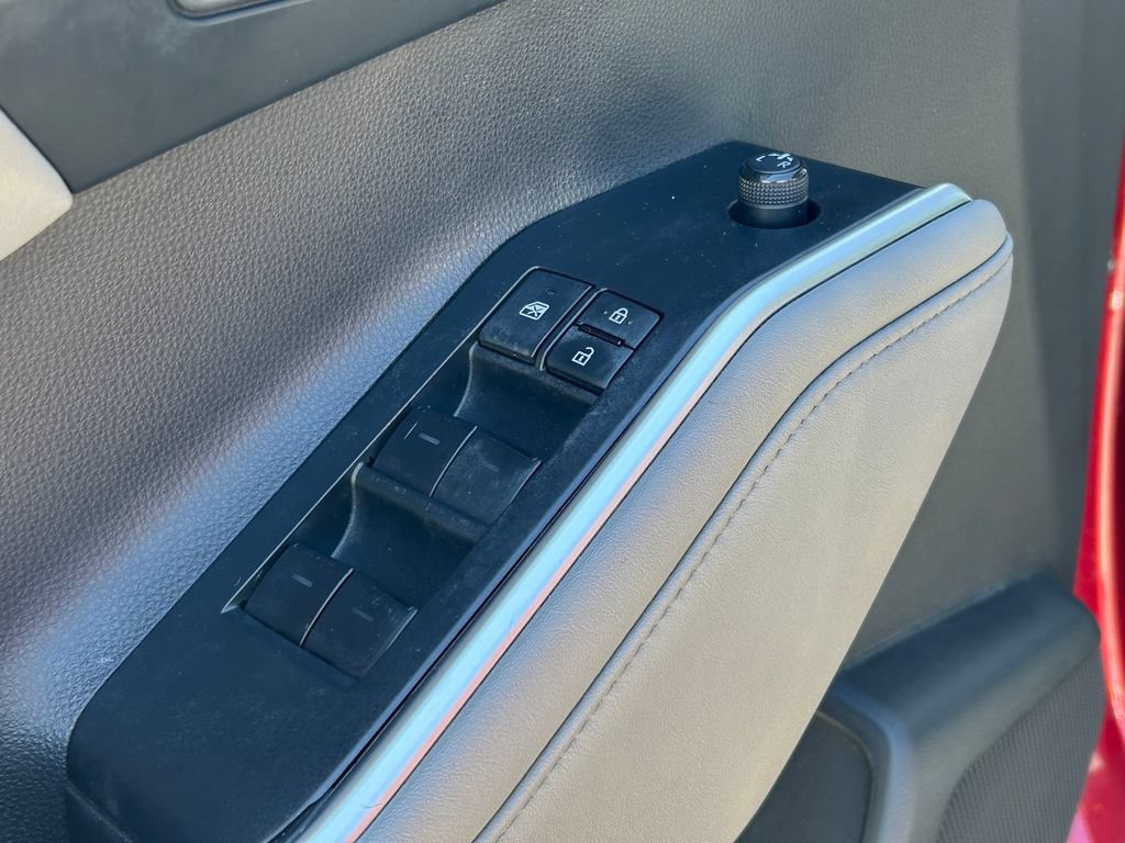 Used 2022 Toyota Highlander XLE FWD image 24