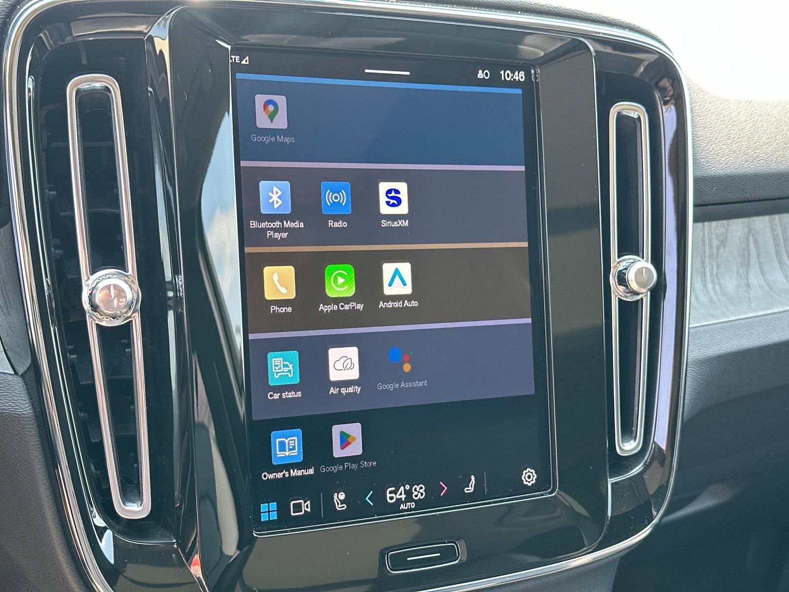 Certified 2024 Volvo XC40 B5 Ultimate w/ Climate Package image 11