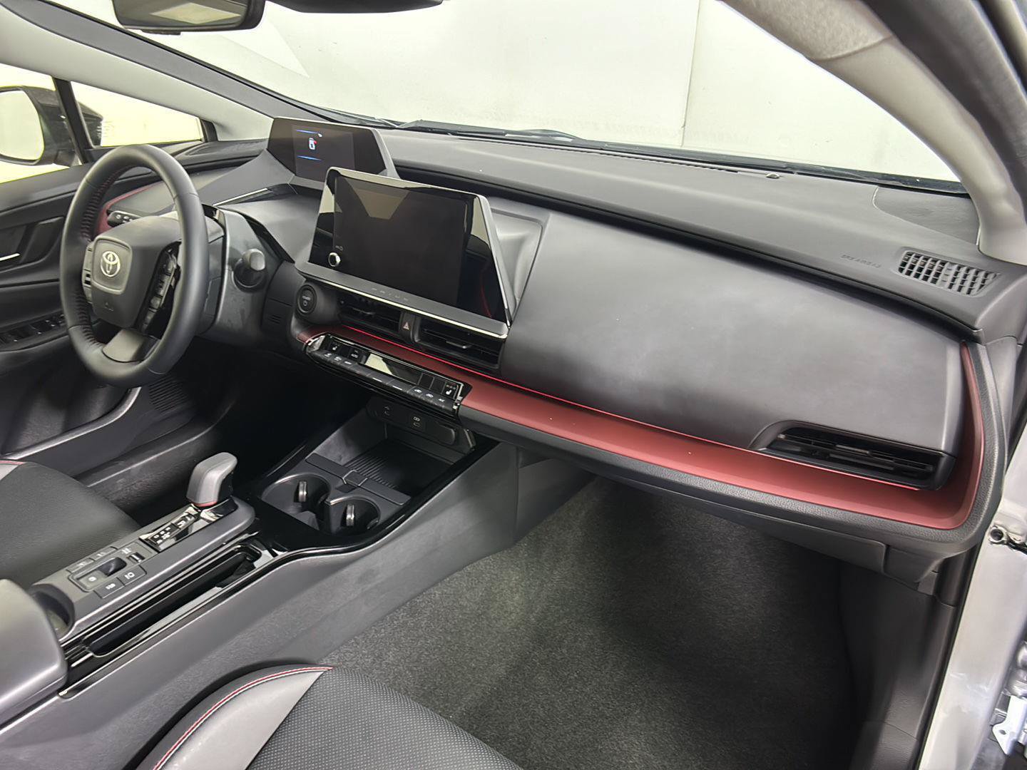 Used 2025 Toyota Prius Plug-In Hybrid FWD image 23