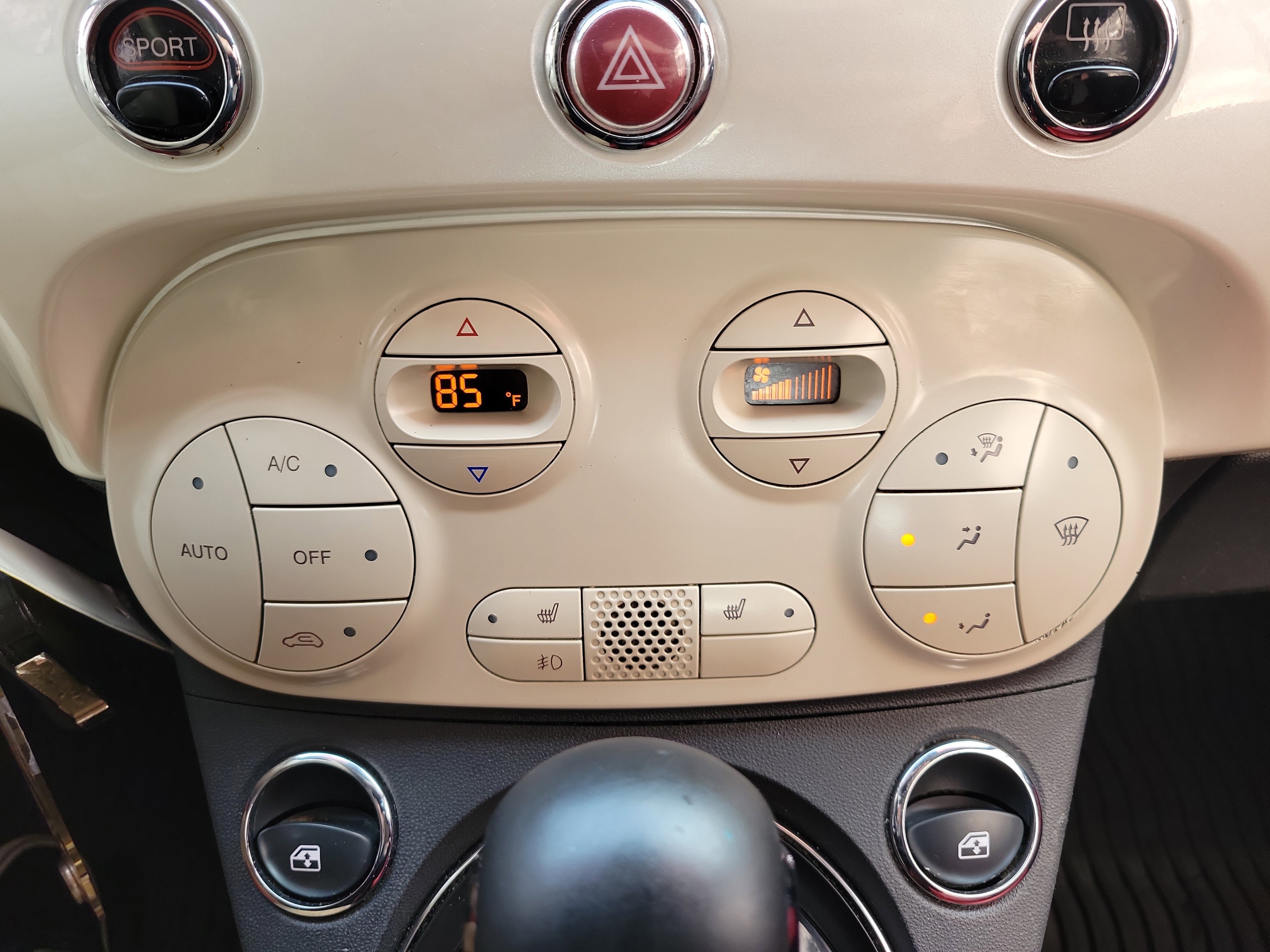 Used 2015 FIAT 500 Lounge w/ Luxury Leather Package image 25