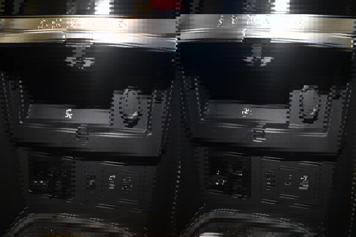 Used 2024 Nissan Armada Platinum w/ Captain's Chairs Package image 30