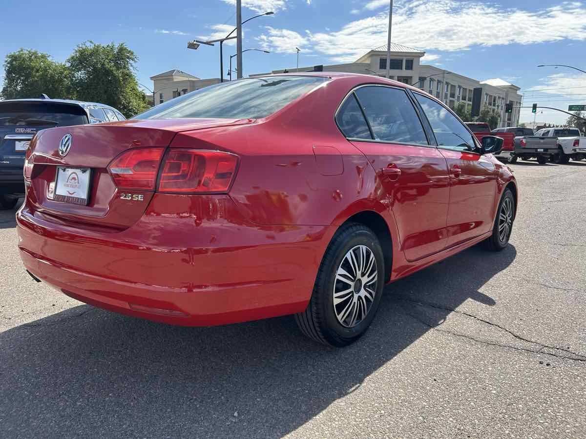 Used 2013 Volkswagen Jetta Base 4dr Sedan 6A image 4