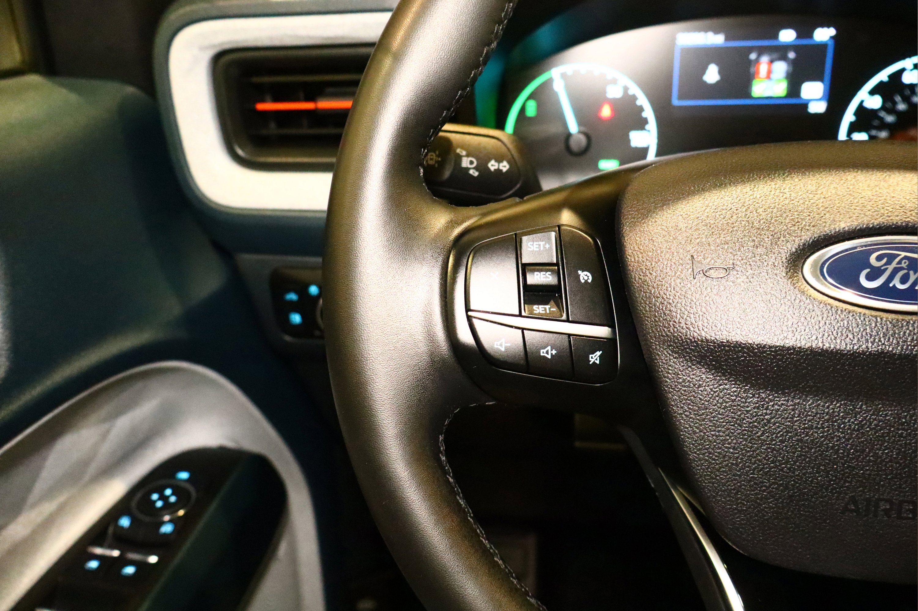 Used 2024 Ford Maverick XLT w/ XLT Luxury Package image 11