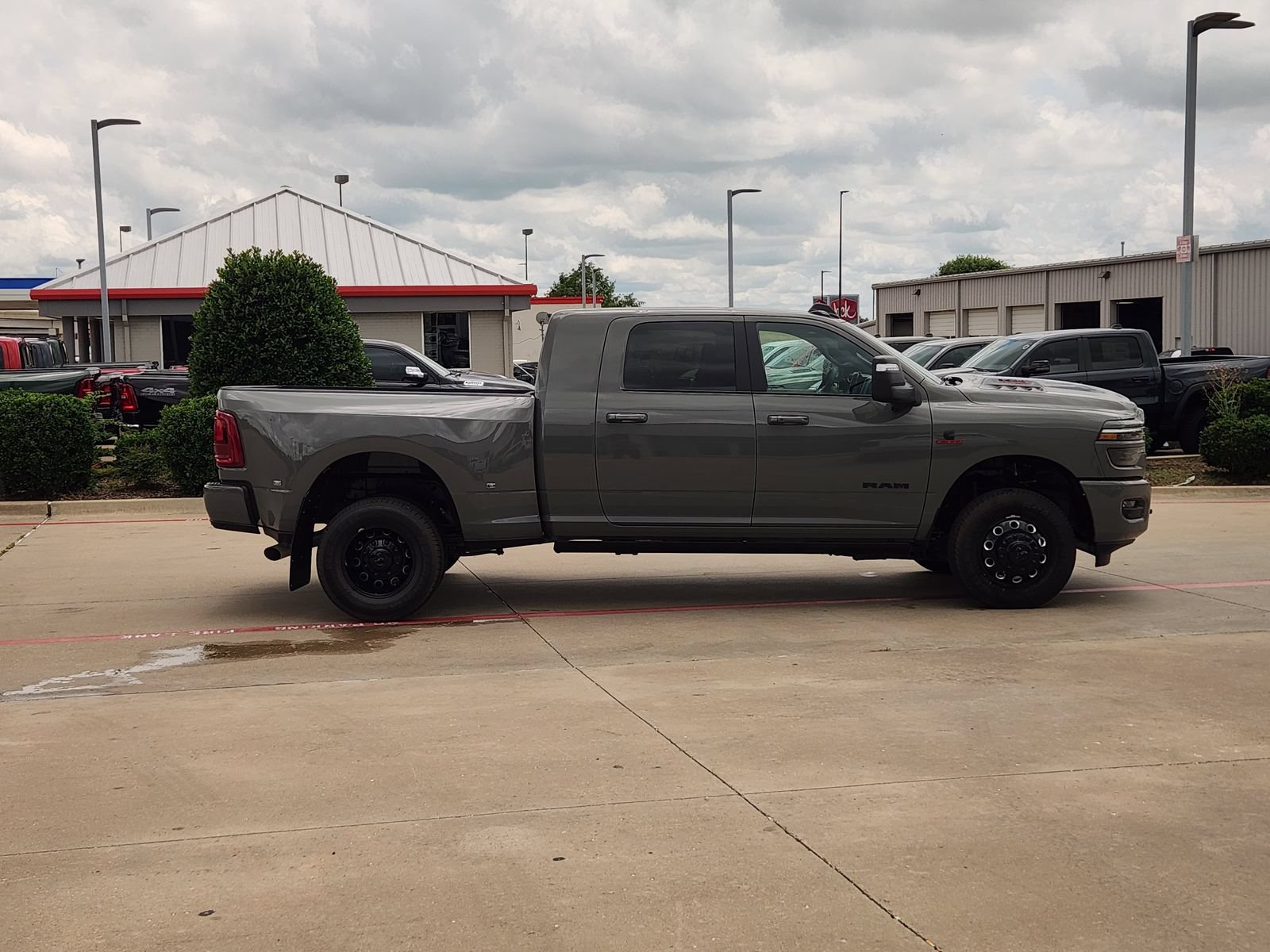 New 2026 RAM 3500 Laramie AWD/4WD image 4