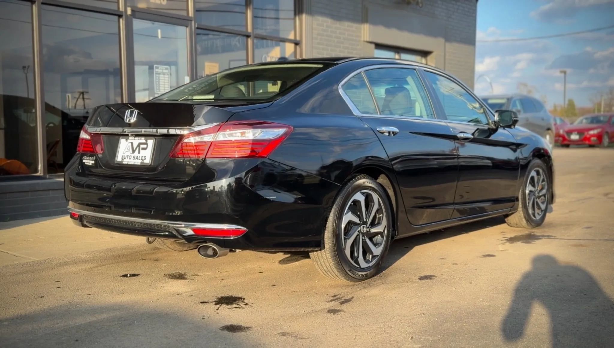 Used 2017 Honda Accord EX-L image 2