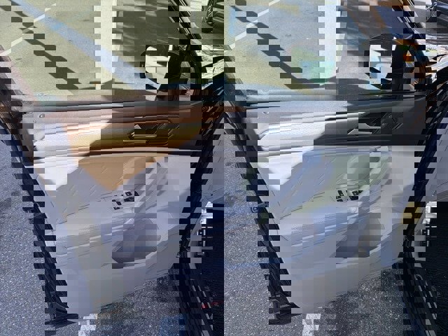 Certified 2023 Volkswagen Tiguan SE R-Line image 17