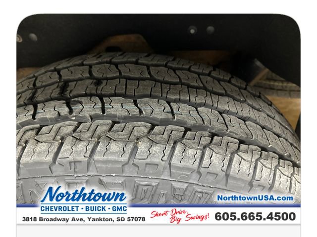 Used 2015 Chevrolet Suburban LT w/ Luxury Package AWD/4WD image 28