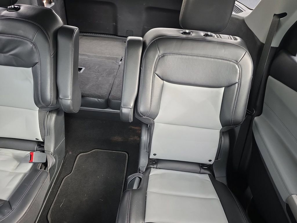 Used 2022 Ford Explorer XLT w/ Equipment Group 202A AWD/4WD image 13