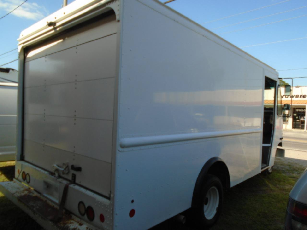 Used 2016 Ford E-350 and Econoline 350 Super Duty w/ A/C Prep Package RWD image 5