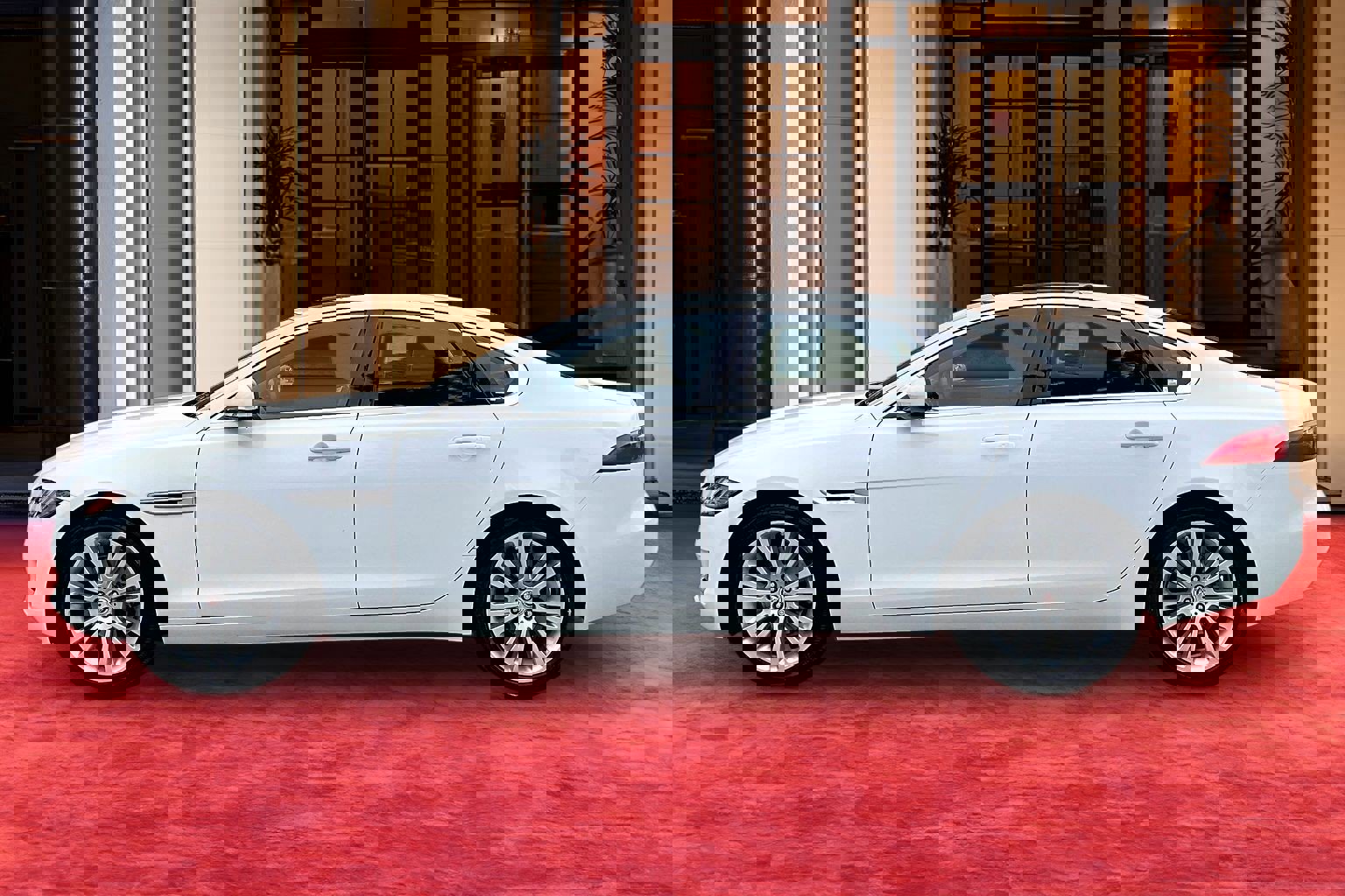 Used 2019 Jaguar XF Prestige image 14