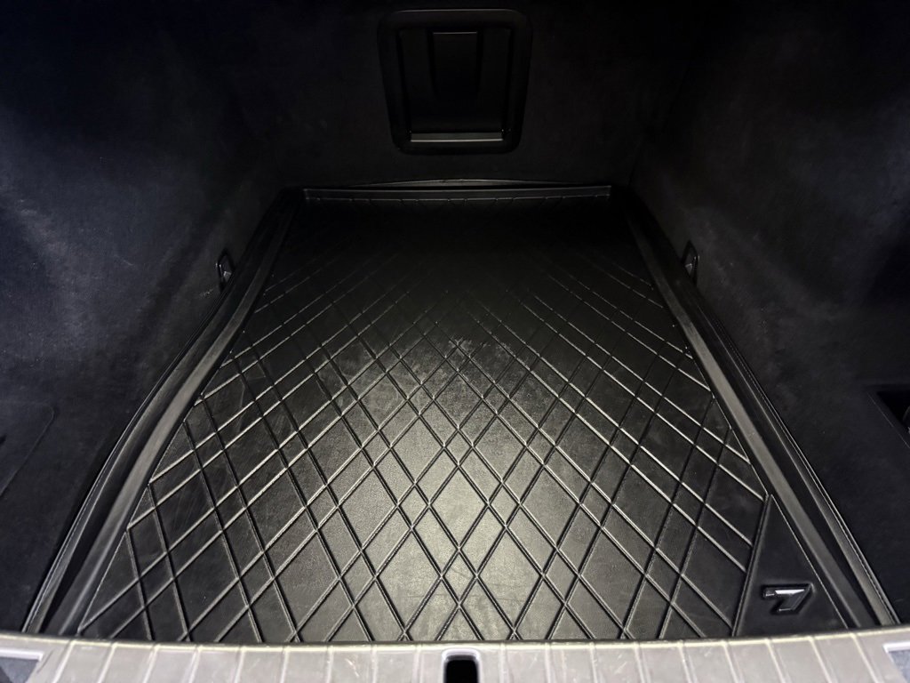 Used 2022 BMW 750i xDrive w/ Luxury Rear Seating Package image 52