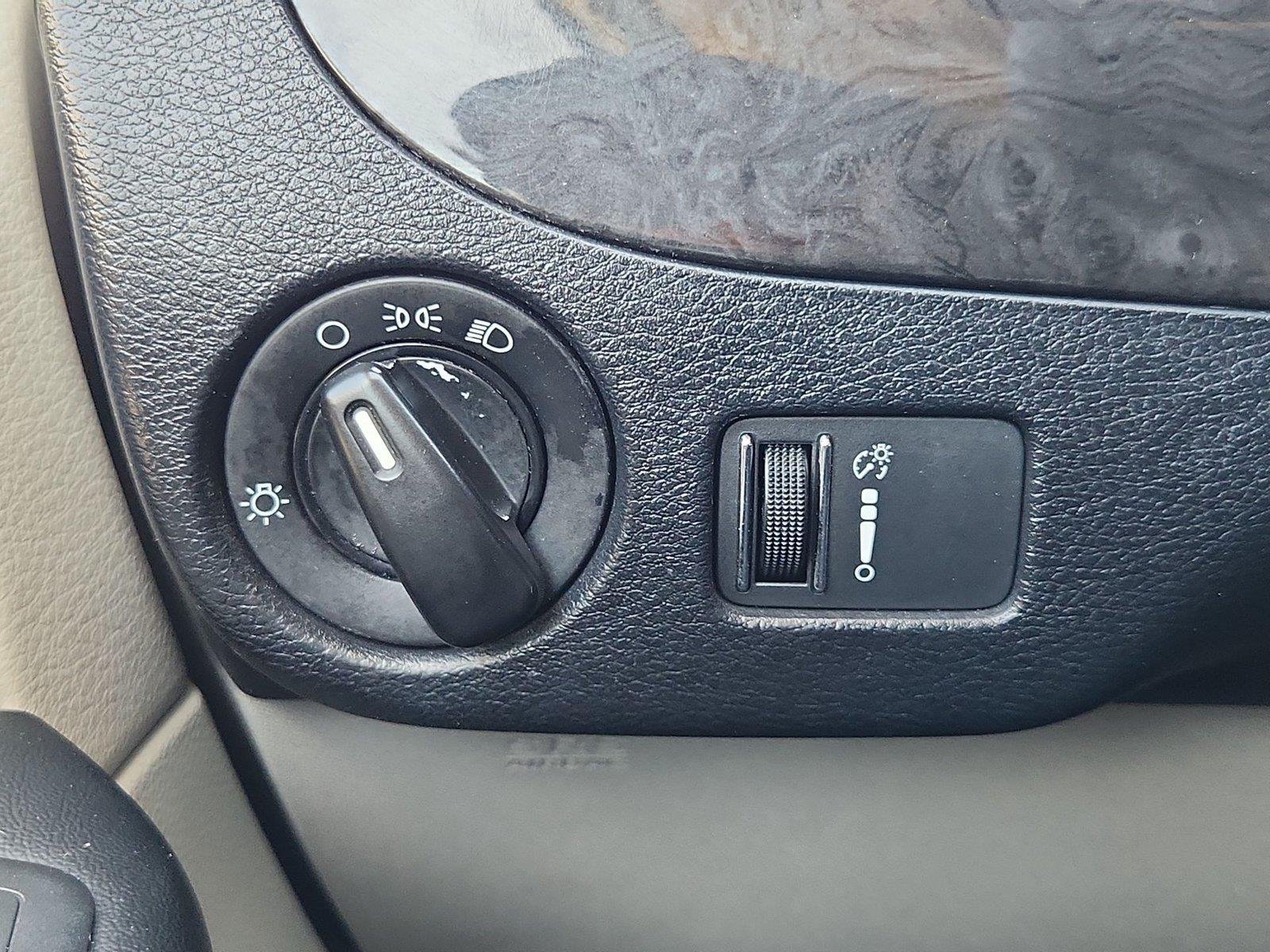 Used 2018 Dodge Grand Caravan SE FWD image 16