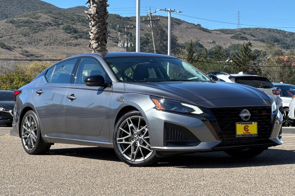 Used 2023 Nissan Altima 2.0 SR image 2