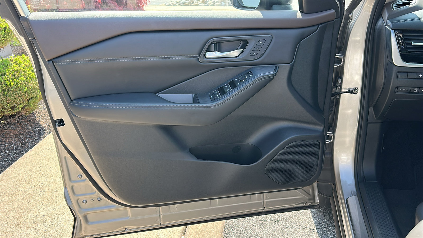 Certified 2023 Nissan Rogue SL w/ SL Premium Package AWD/4WD image 13