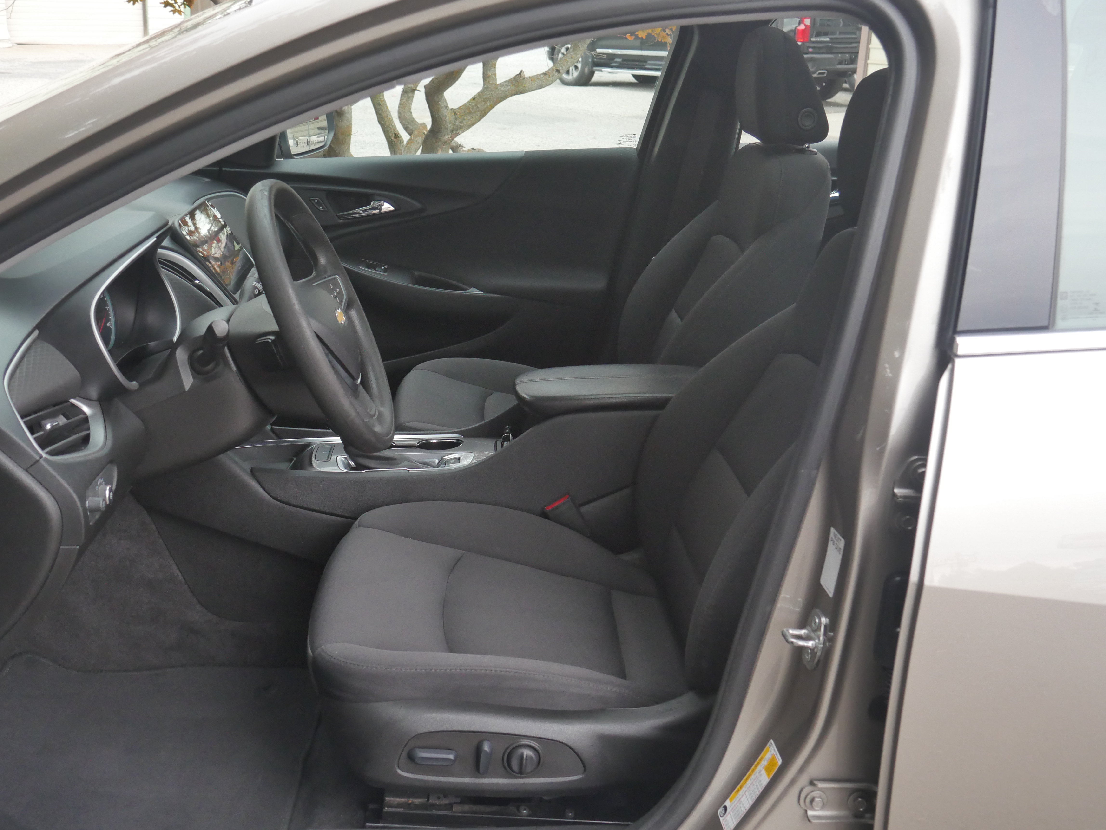 Used 2022 Chevrolet Malibu LT FWD image 3