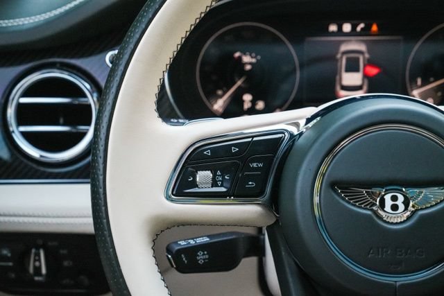 Used 2022 Bentley Bentayga AWD/4WD image 38