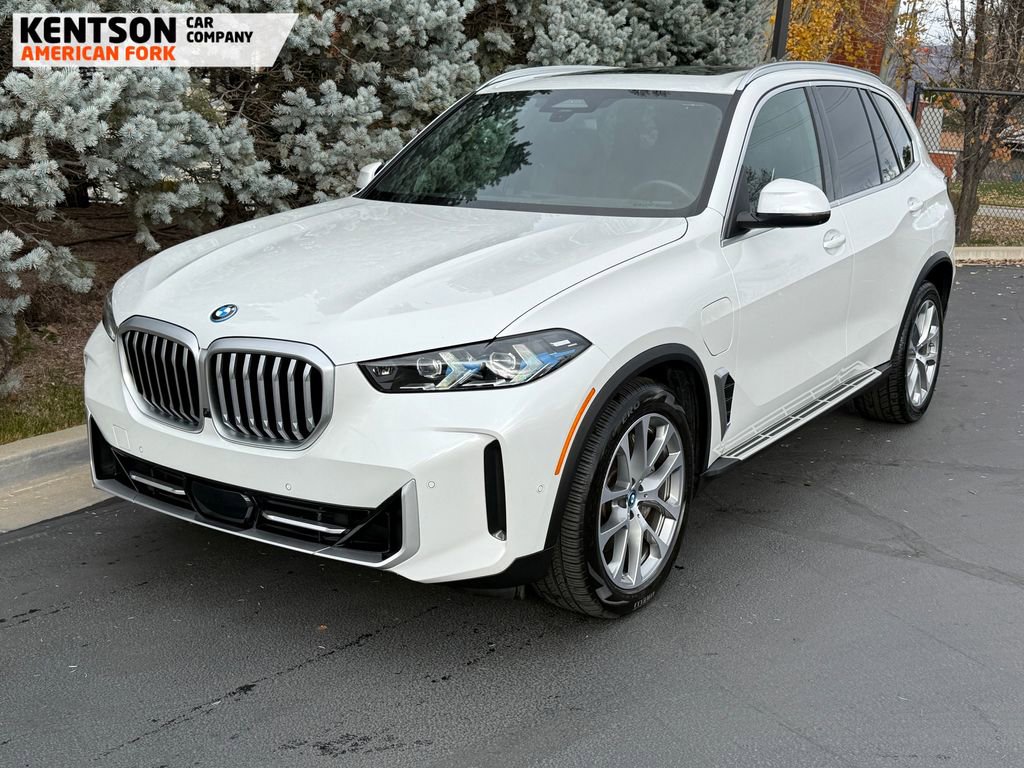 Used 2025 BMW X5 xDrive50e image 3
