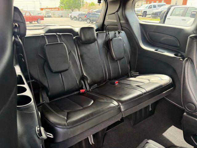 Used 2026 Chrysler Pacifica Select image 5