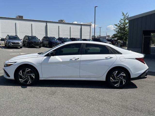 Certified 2025 Hyundai Elantra SEL FWD image 16