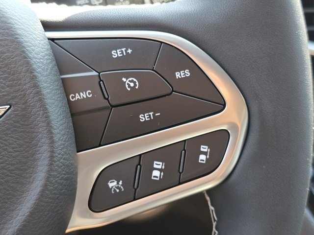 New 2025 Chrysler Pacifica Select w/ Fav Edition Package image 16