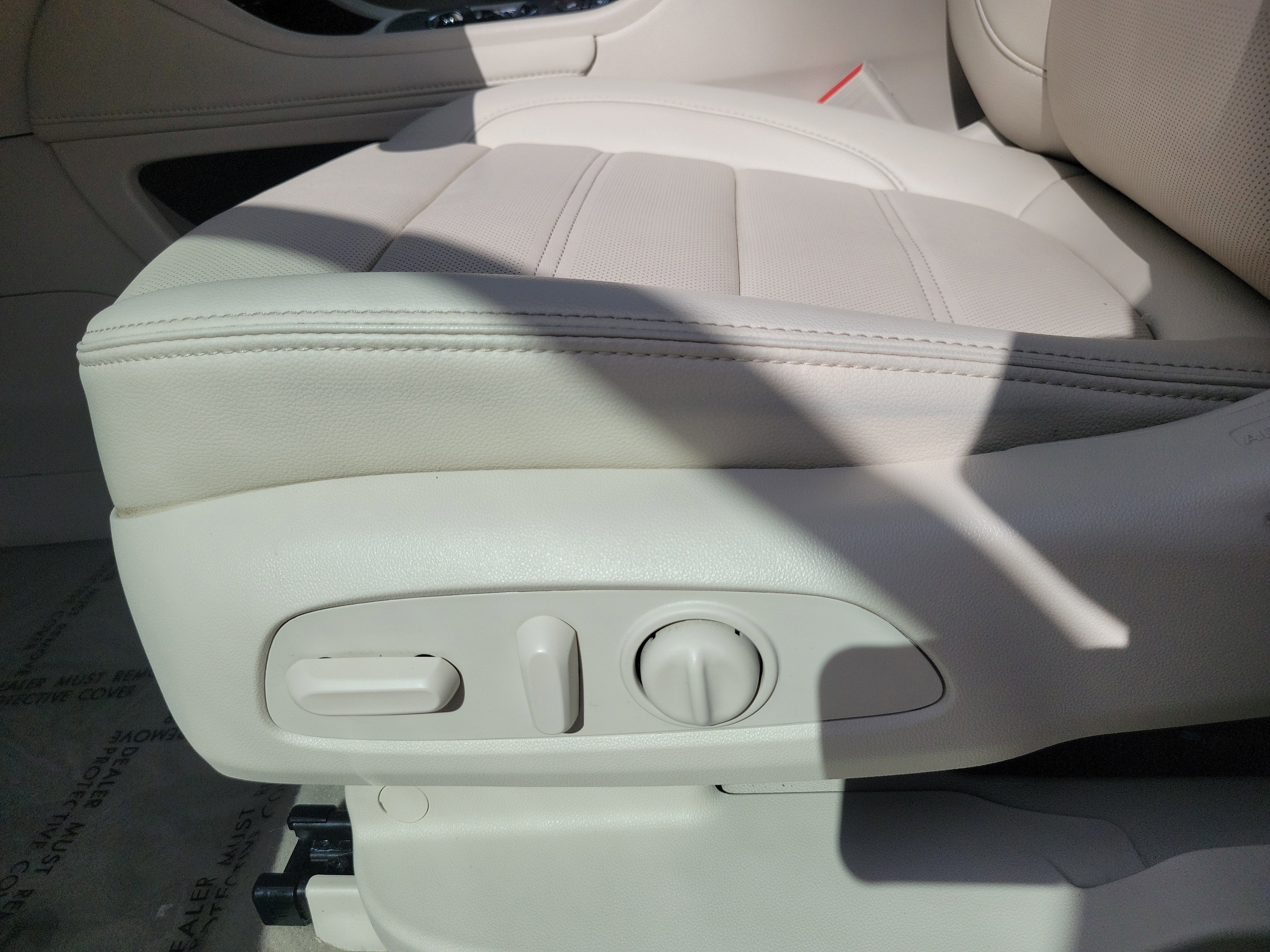 Used 2023 GMC Acadia Denali w/ Denali Ultimate Package image 13