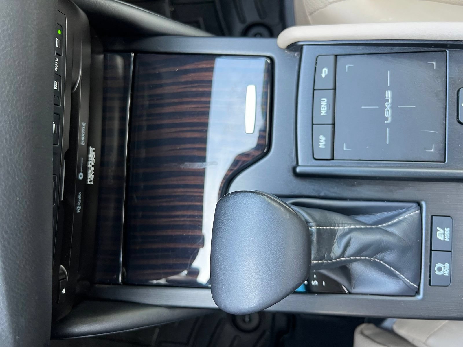 Used 2019 Lexus ES 300h Ultra Luxury w/ Accessory Package 2 FWD image 55