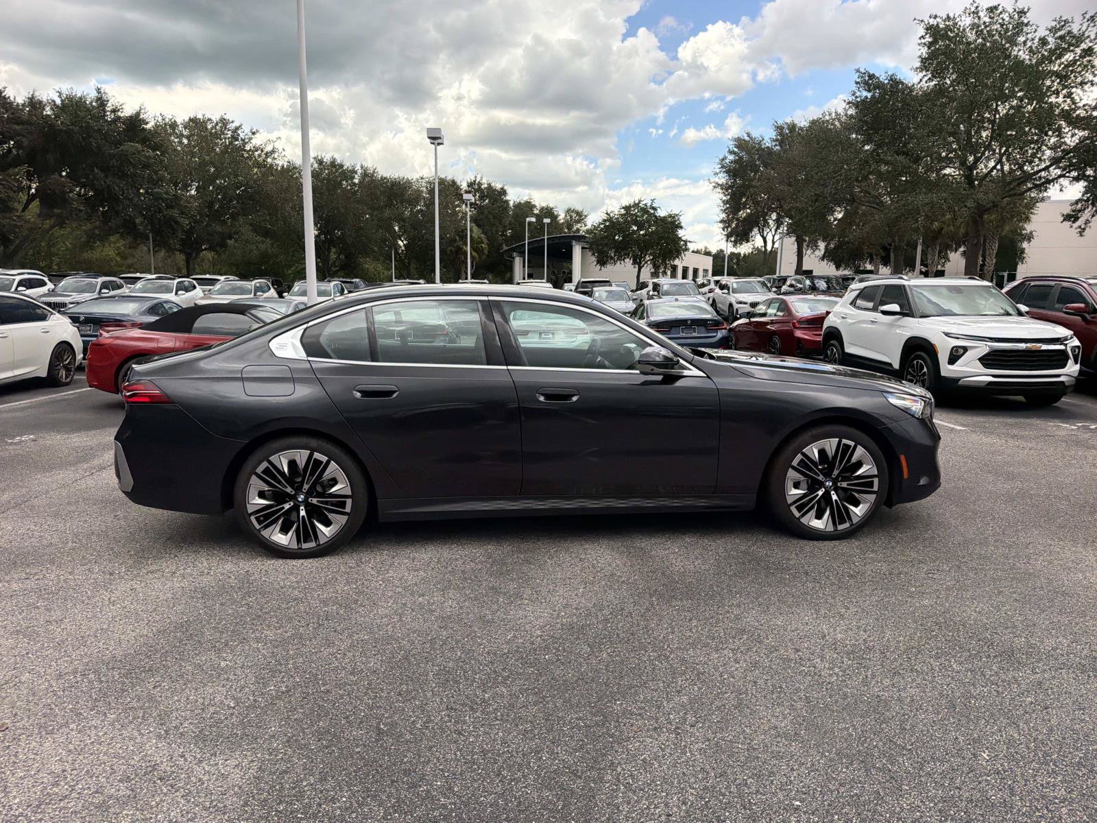 Used 2025 BMW 530i RWD image 3