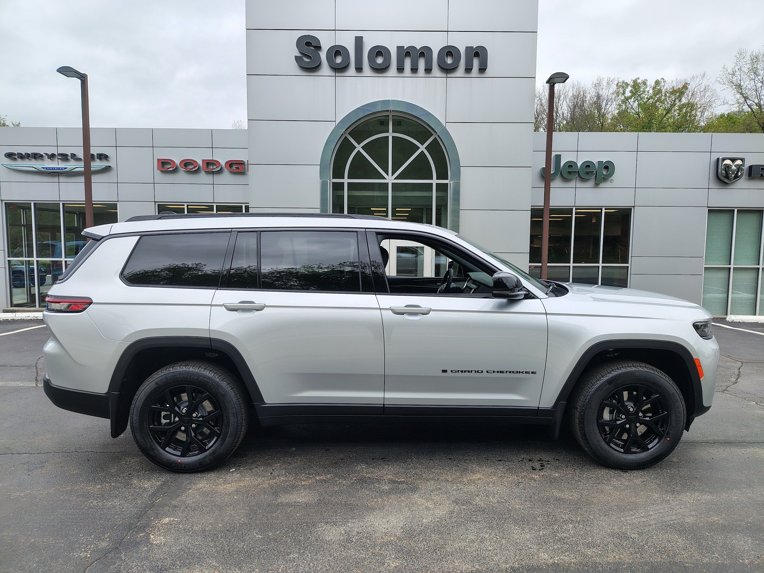 New 2026 Jeep Grand Cherokee L 4WD image 1