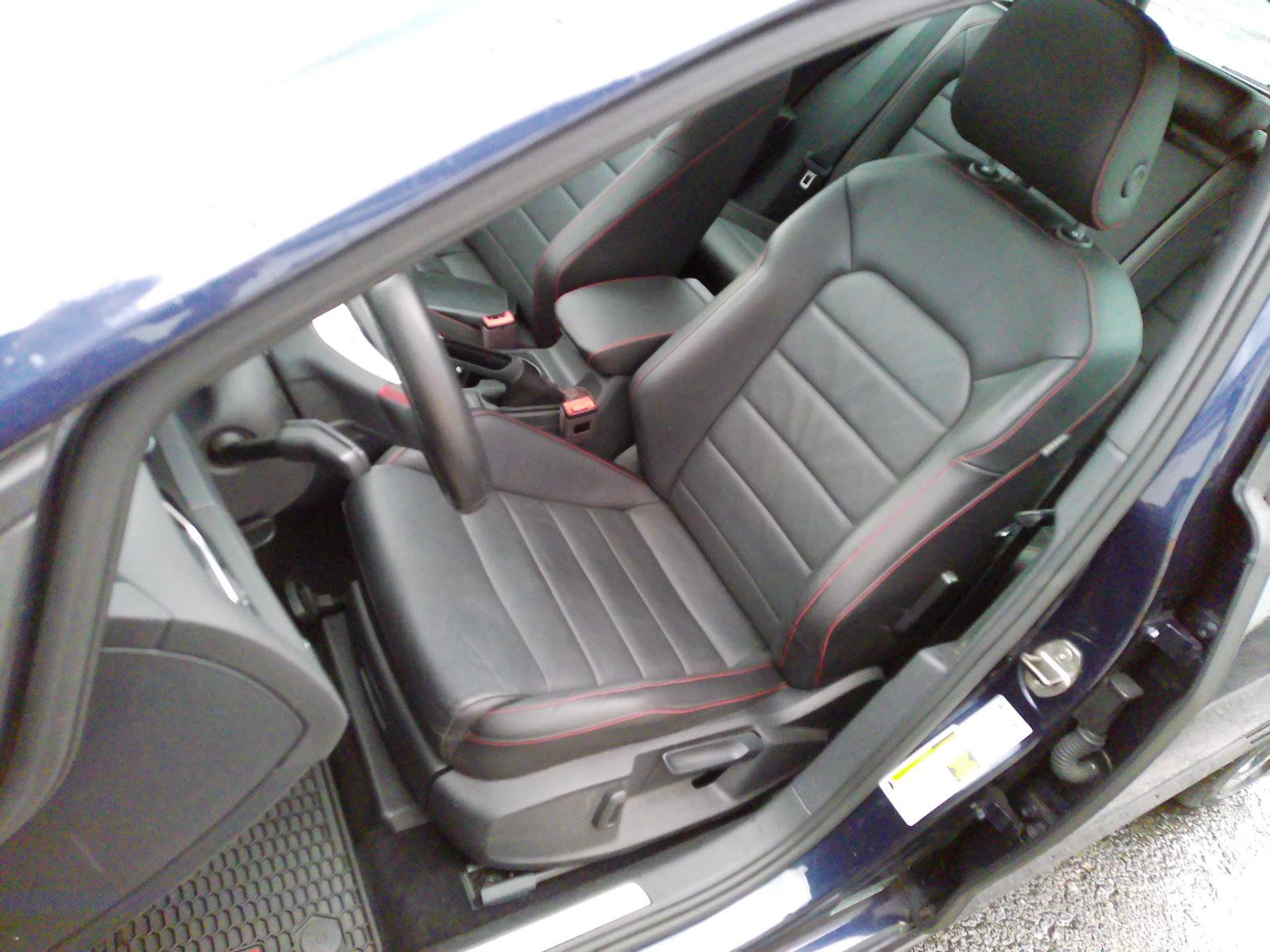 Used 2017 Volkswagen GTI SE image 4