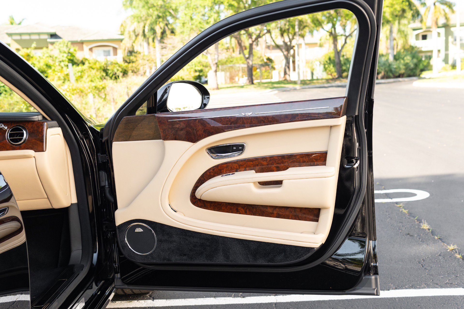 Used 2014 Bentley Mulsanne RWD image 57