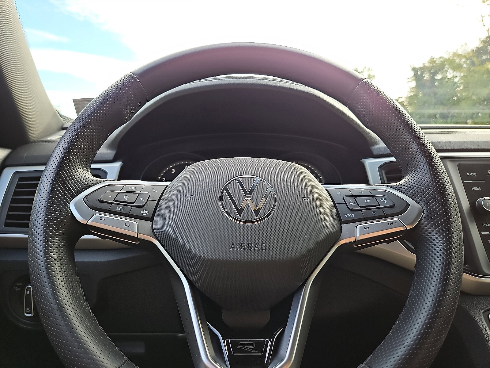 Used 2021 Volkswagen Atlas Cross Sport SE image 18