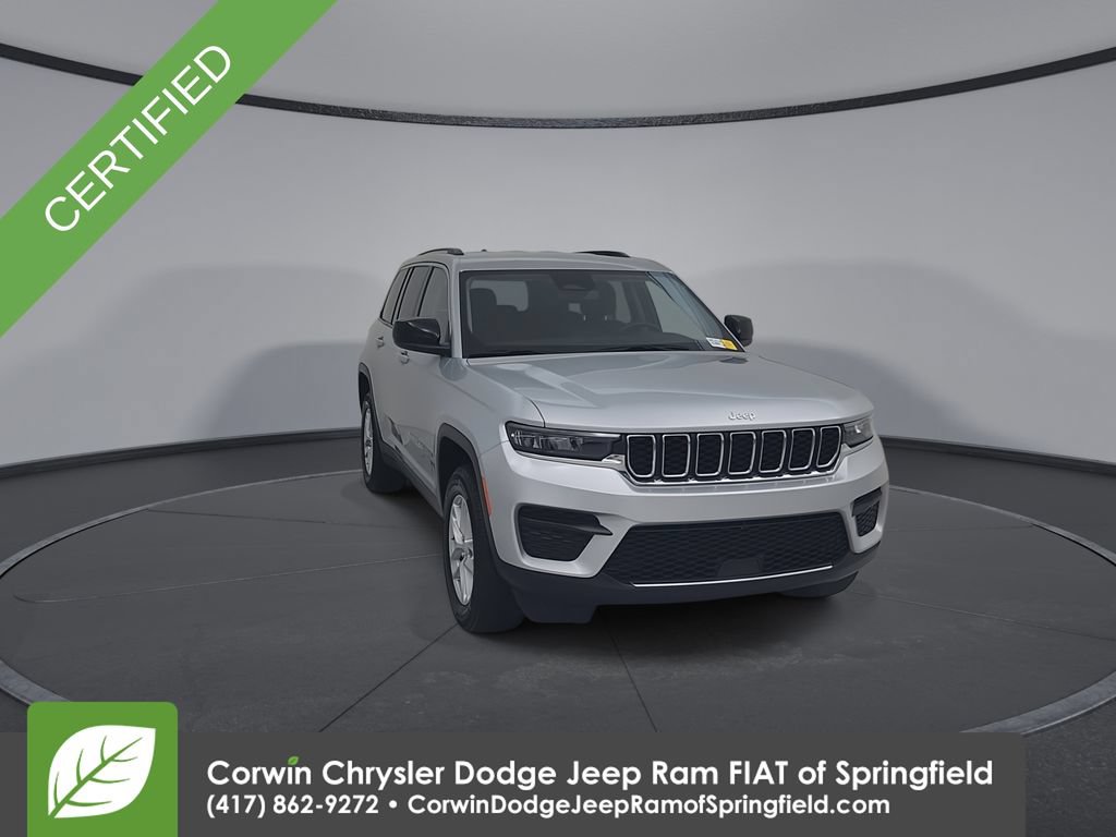 Used 2023 Jeep Grand Cherokee Laredo AWD/4WD image 4