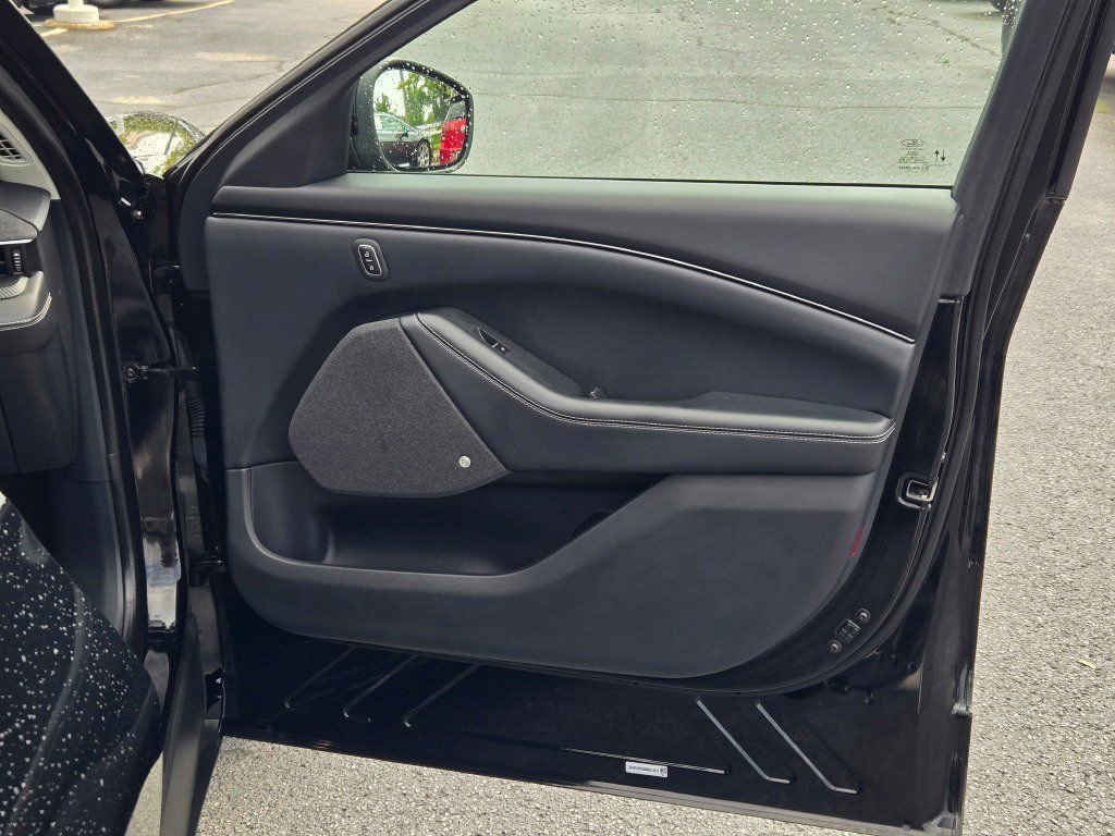 Used 2022 Ford Mustang Mach-E Premium image 4