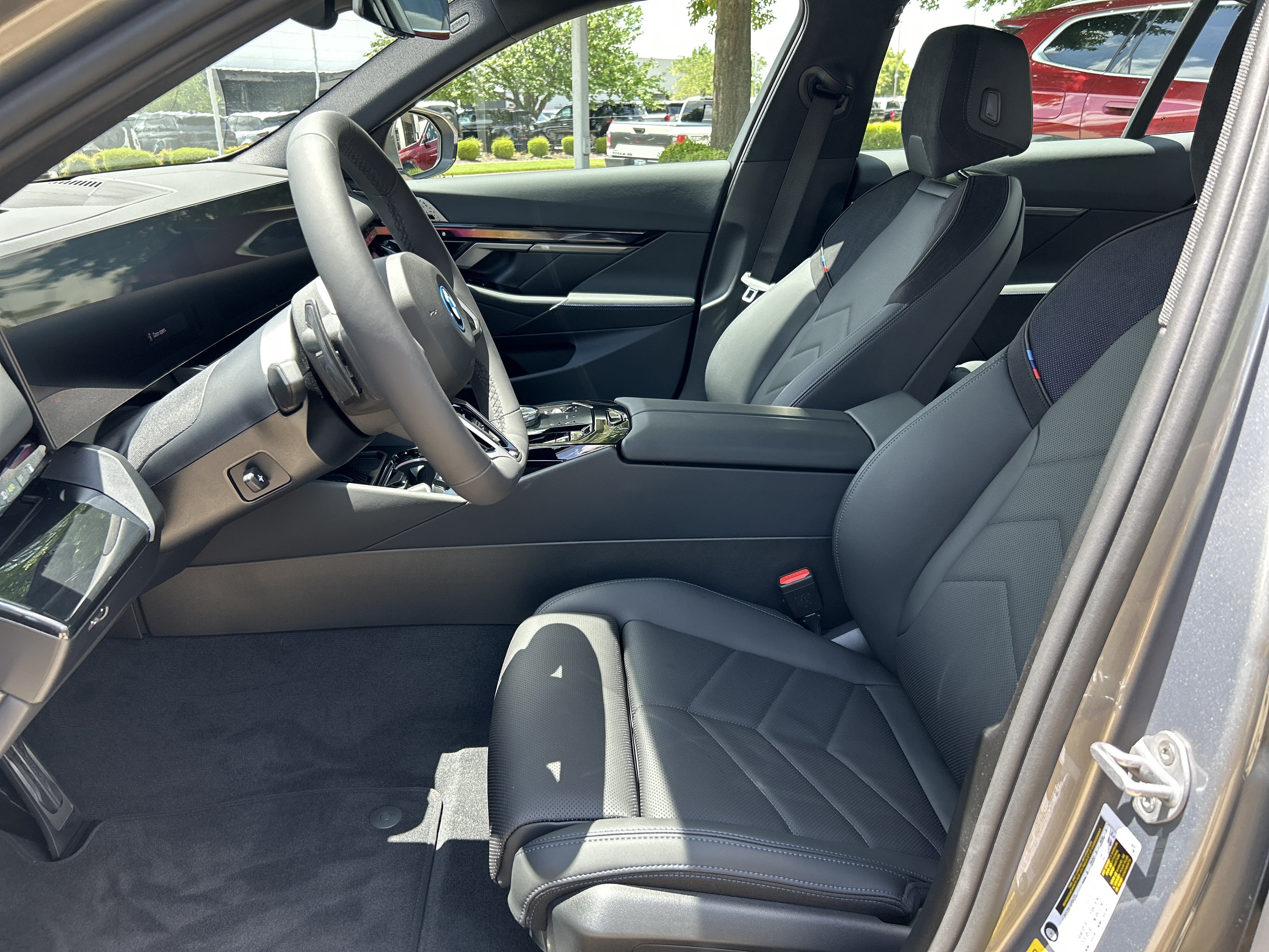 New 2026 BMW 550e xDrive AWD/4WD image 18