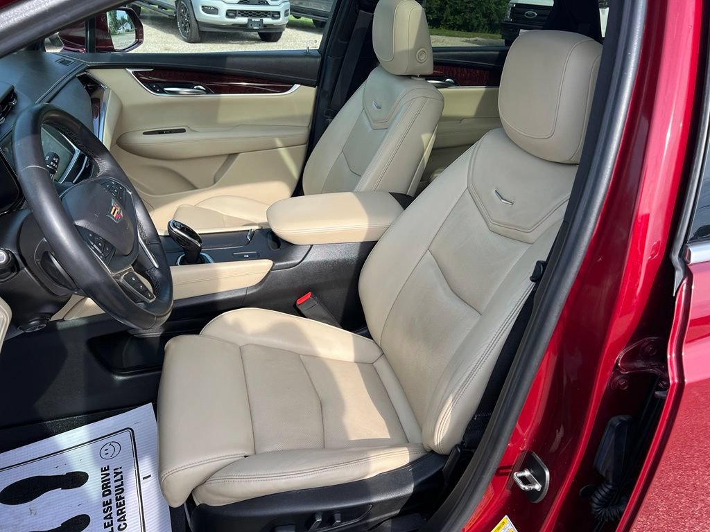 Used 2017 Cadillac XT5 Luxury w/ Driver Awareness Package FWD image 31
