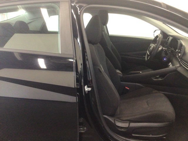 Used 2023 Hyundai Elantra SE FWD image 9