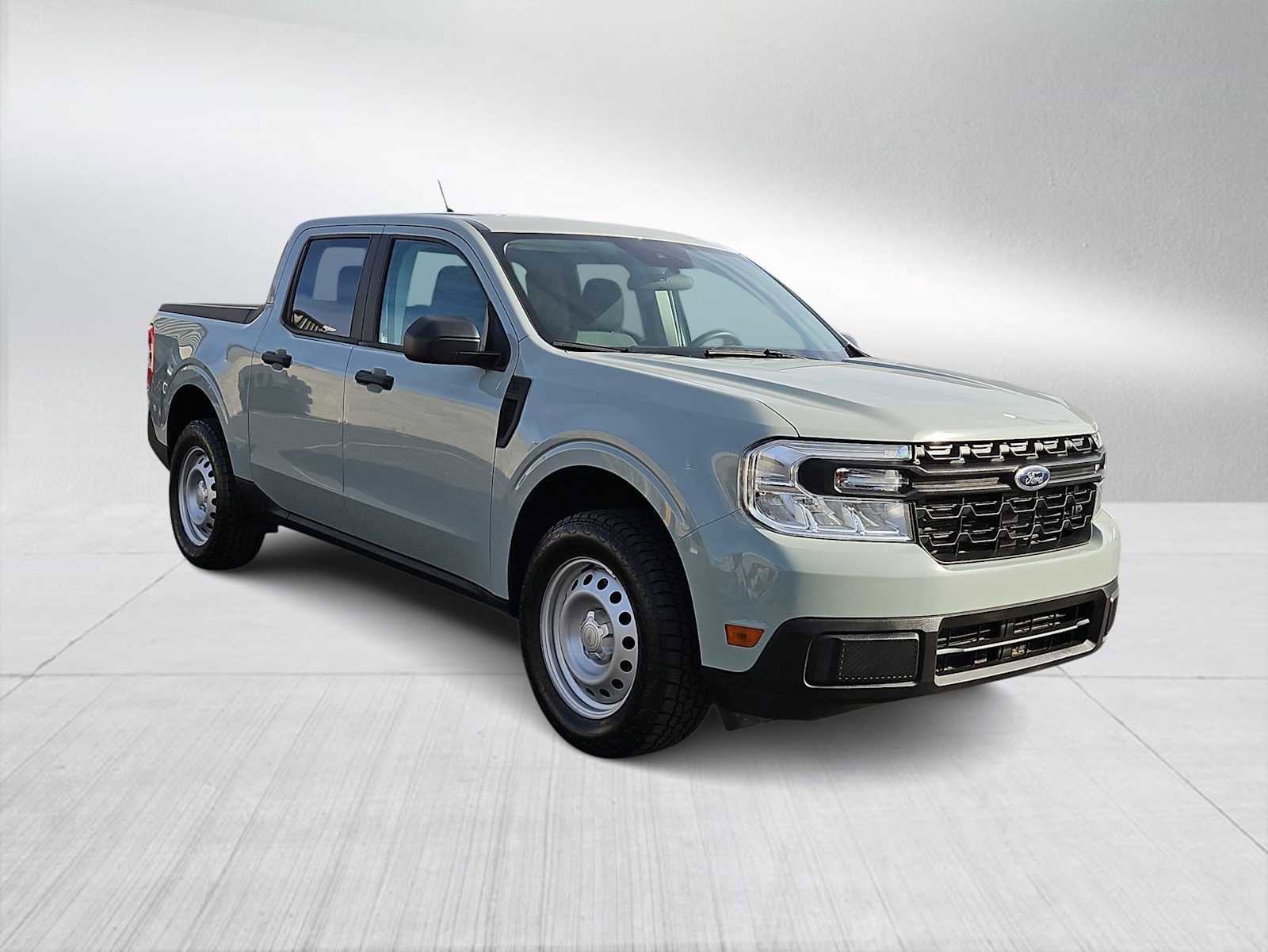 Used 2024 Ford Maverick XL image 2