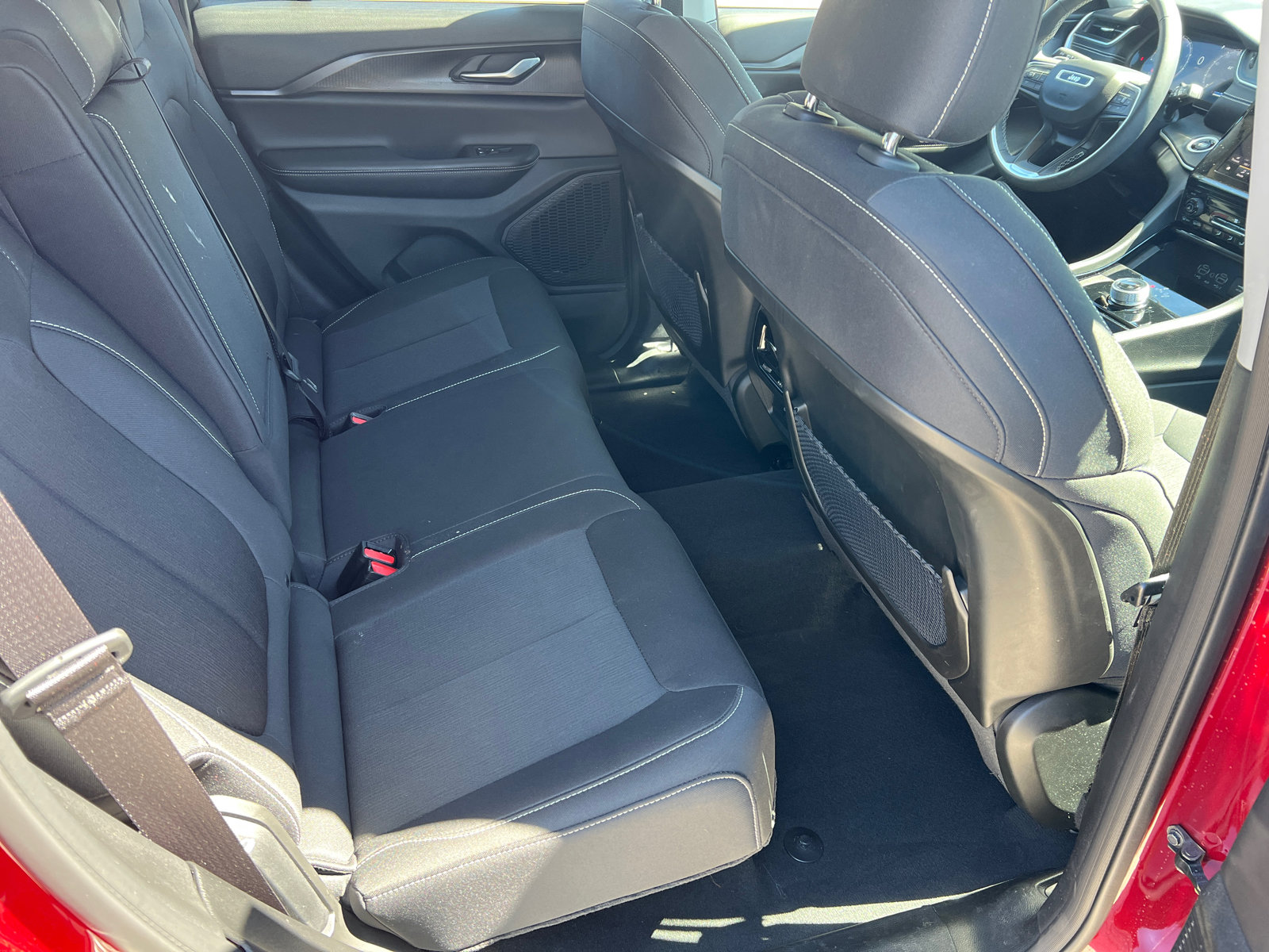 Used 2023 Jeep Grand Cherokee Laredo image 17