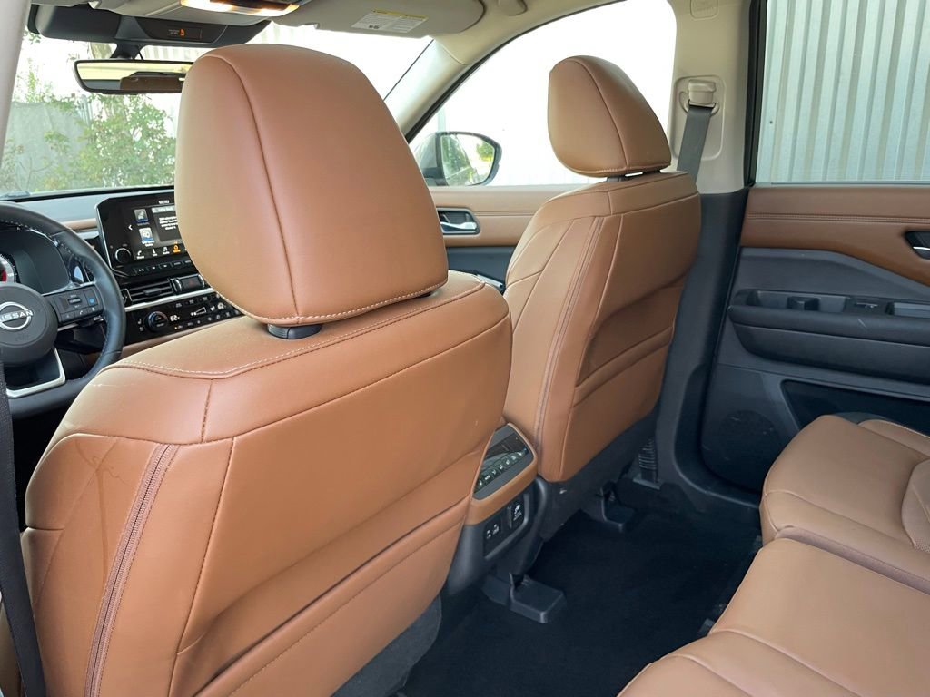 Used 2024 Nissan Pathfinder Platinum w/ Cargo Package image 28