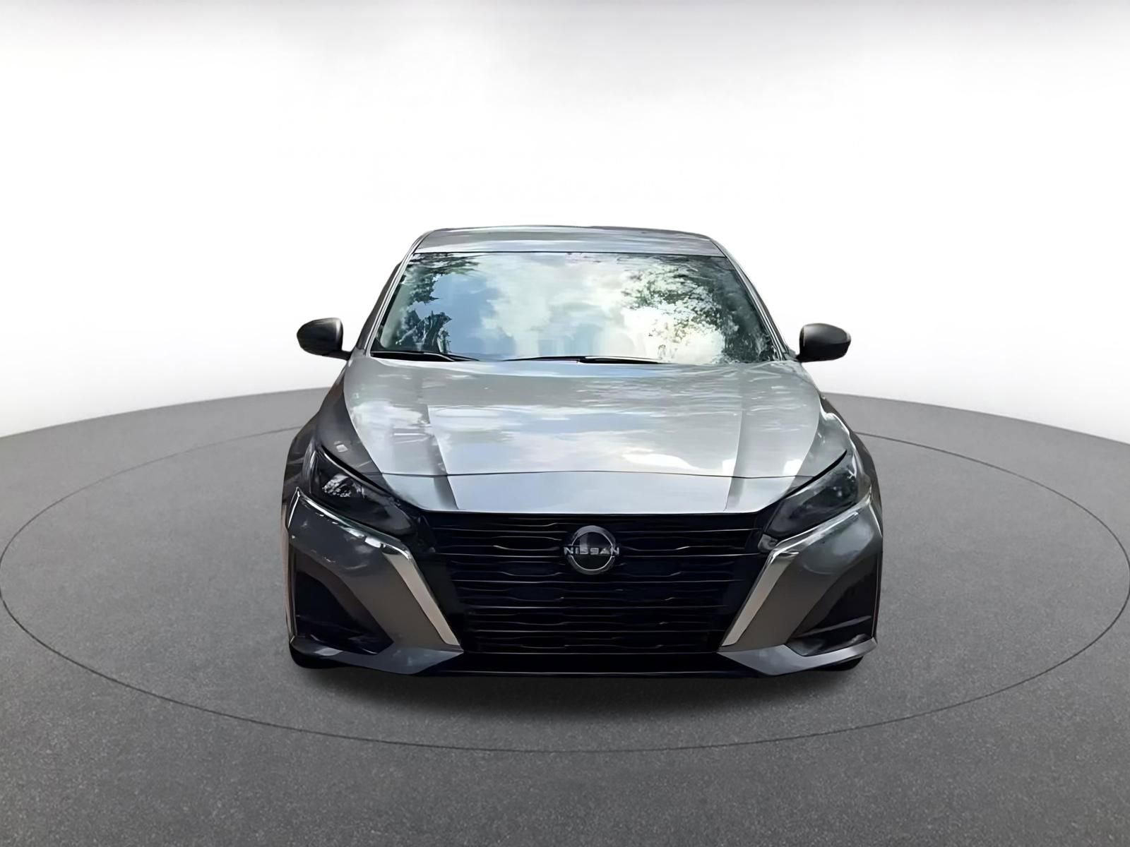 Used 2024 Nissan Altima 2.5 SV FWD image 4