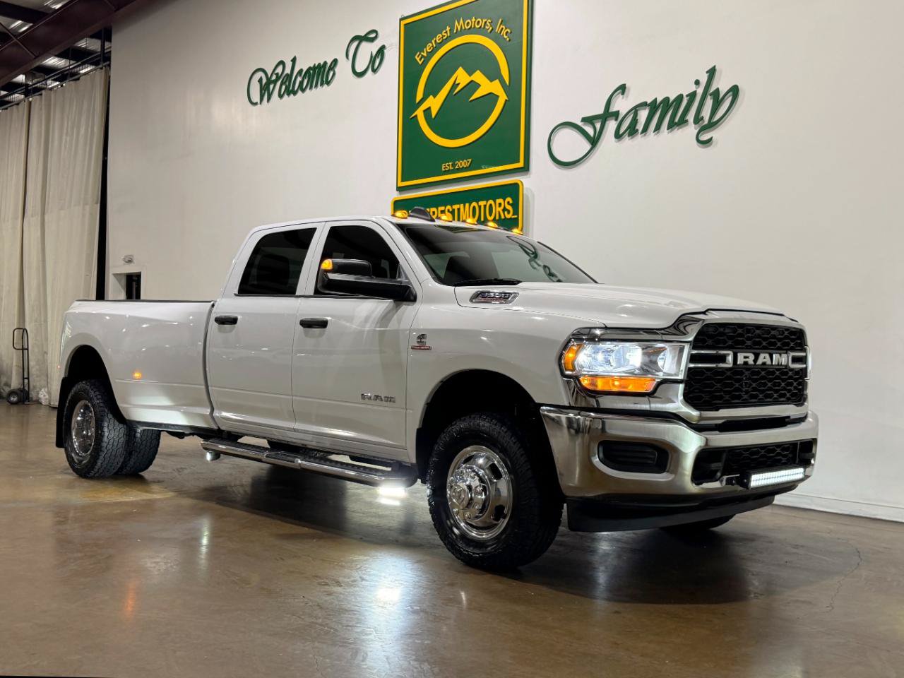 Used 2022 RAM 3500 Tradesman w/ Chrome Appearance Group AWD/4WD image 47