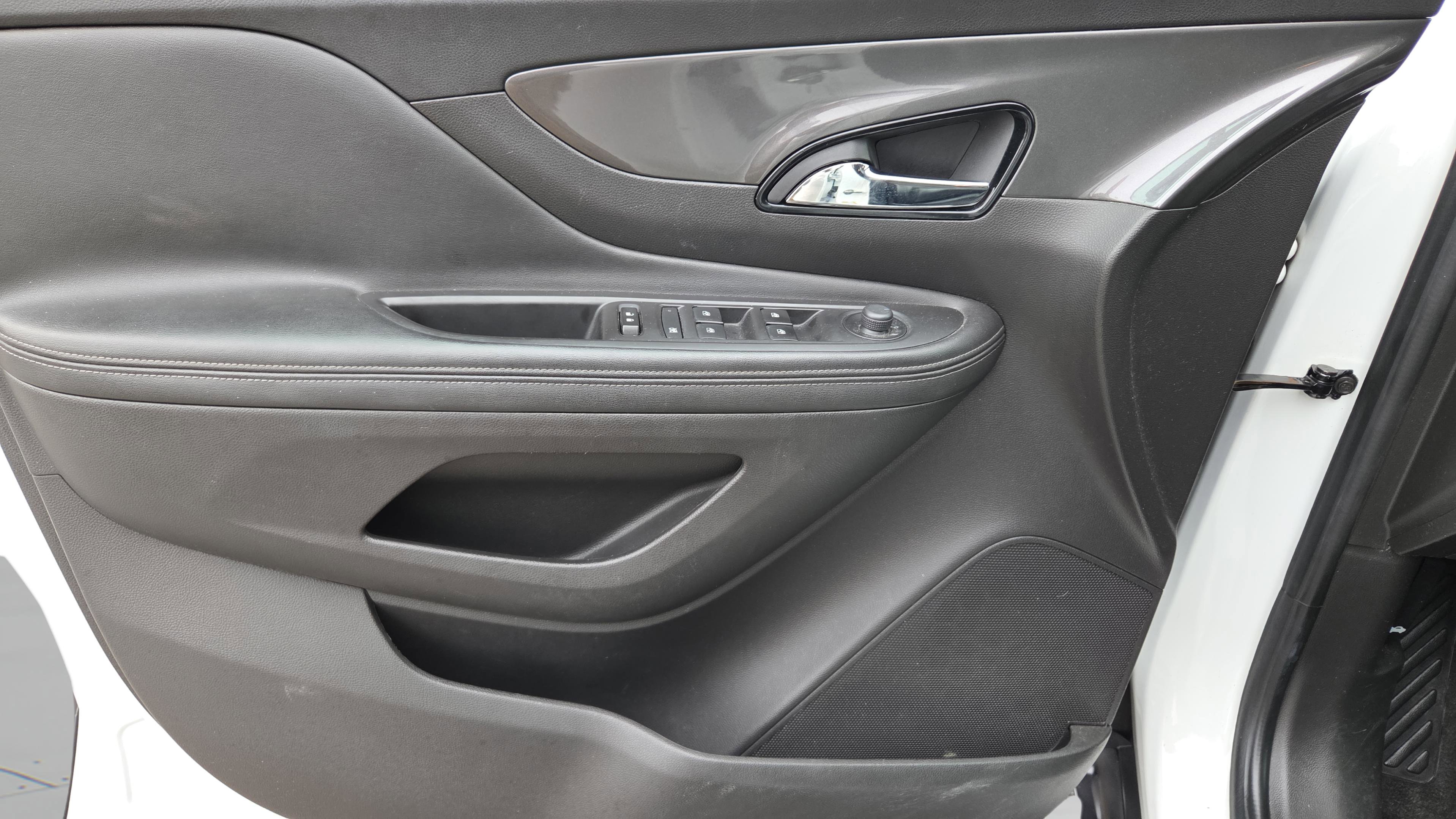 Used 2018 Buick Encore Essence FWD image 18