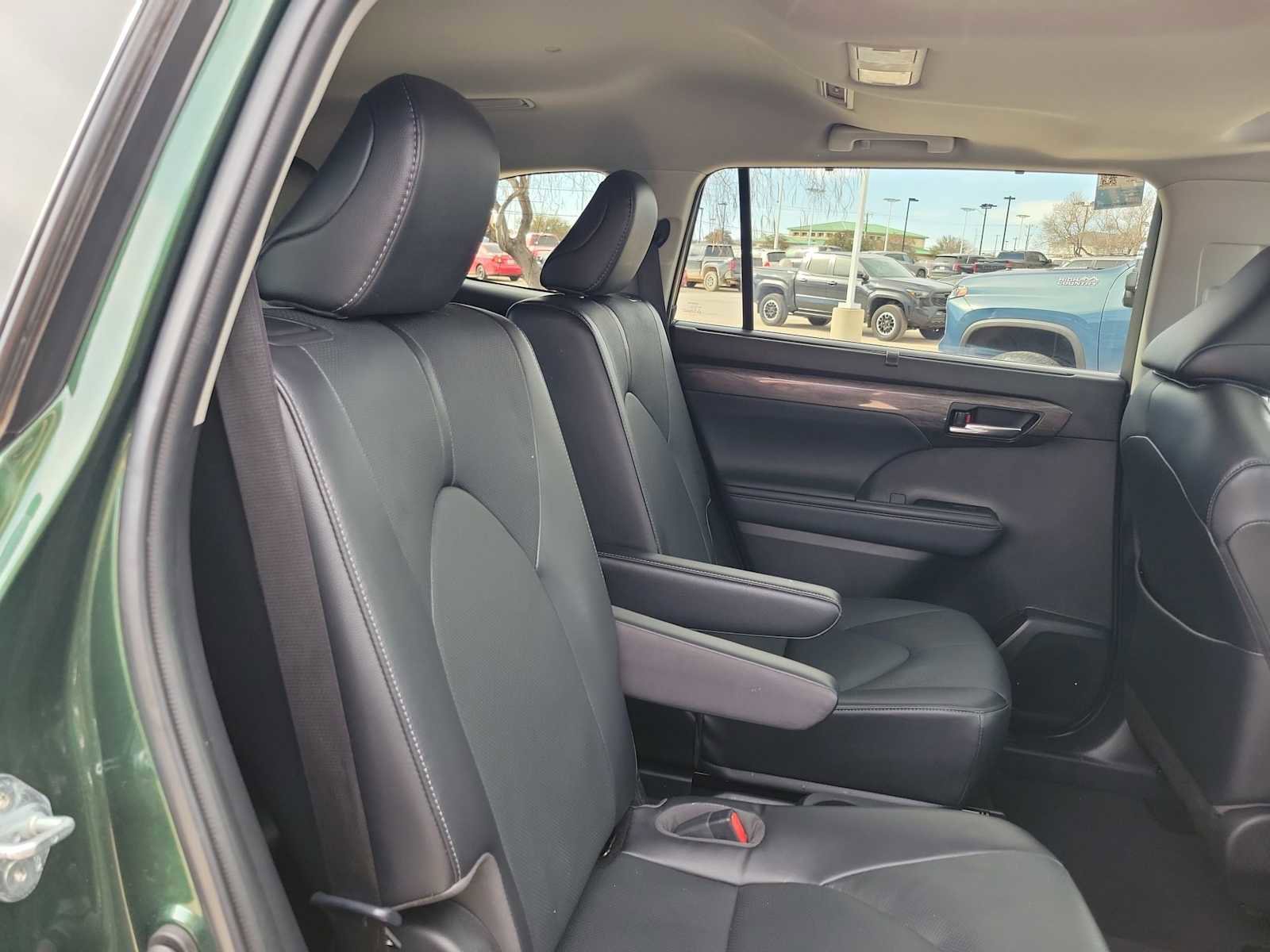 Used 2023 Toyota Highlander Limited image 9